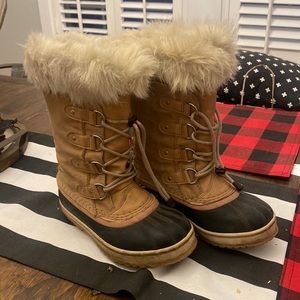 Girls Sorel Joan of Arctic boot. Youth size 3